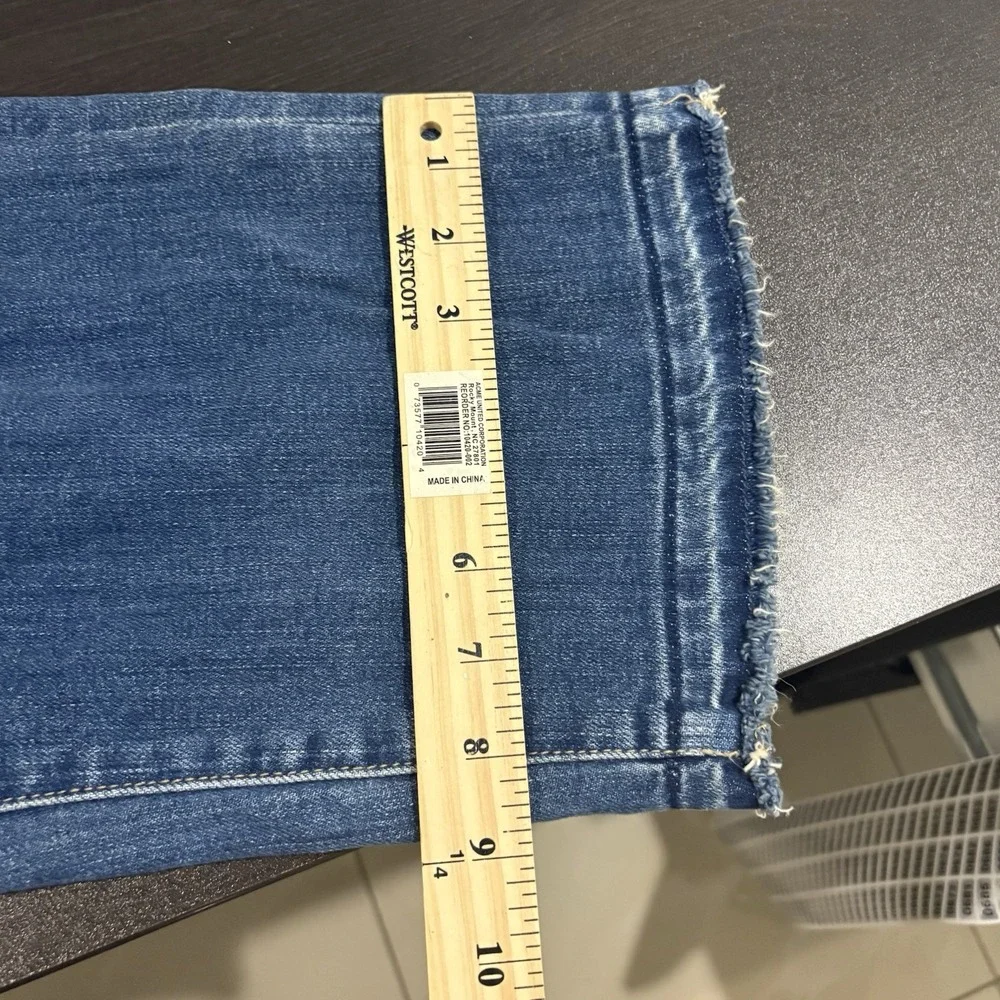 CHICOS WOMENS JEANS SIZE 0.5R US SIZE 6R  CROP HIGH RISE STRAIGHT LEG DISTRESSED - Picture 11 of 12